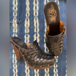ladies 7.5 black leather mule/clogs